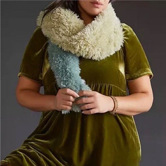 Anthropologie Fluffy Colorblocked Scarf in Mint - Picture 4 of 12